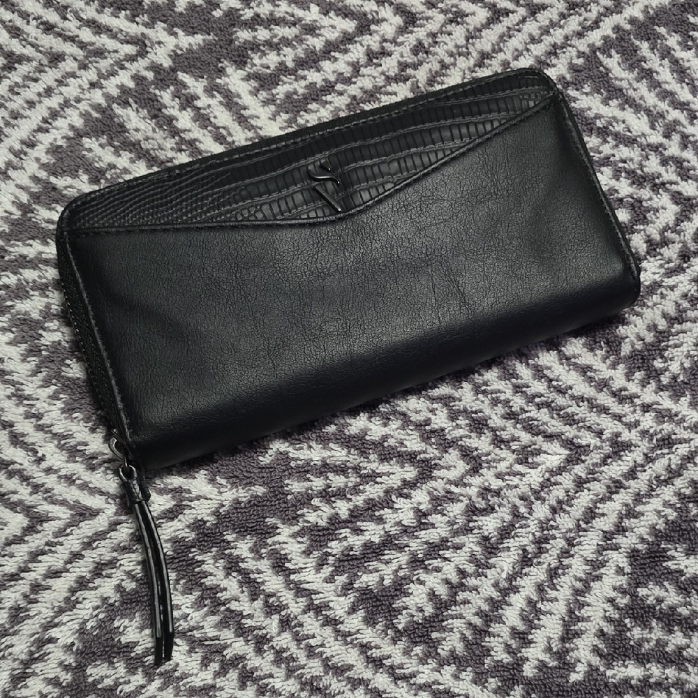 Simply Vera Vera Wang Black Textured Wallet